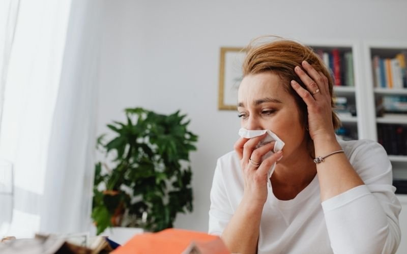 Dust Allergy Symptoms: The Invisible Indoor Trigger Driving Year-Round Reactions